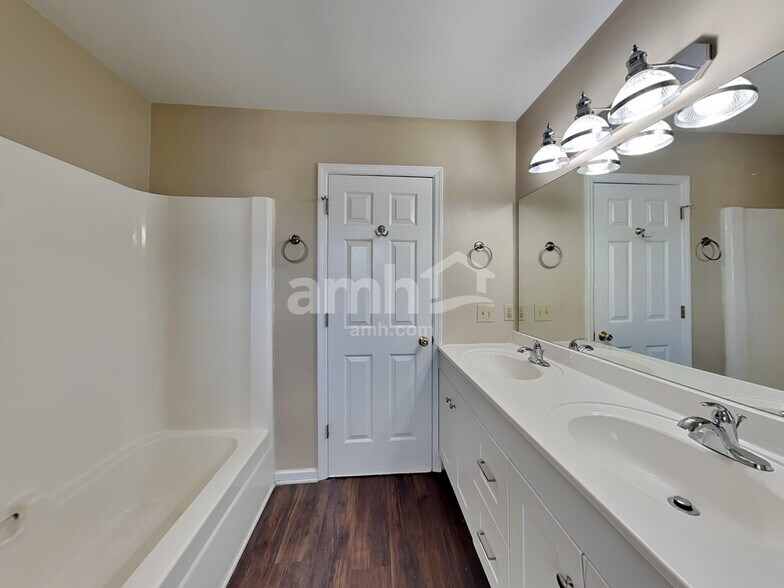 Building Photo - 104 Sunset Dr