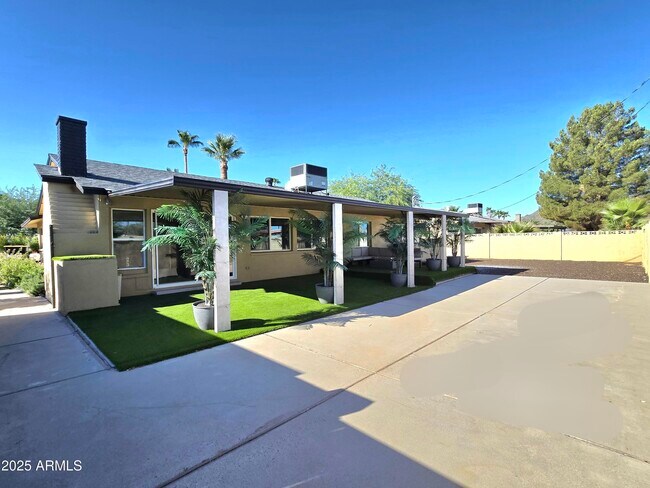 Building Photo - 2848 E Turquoise Dr