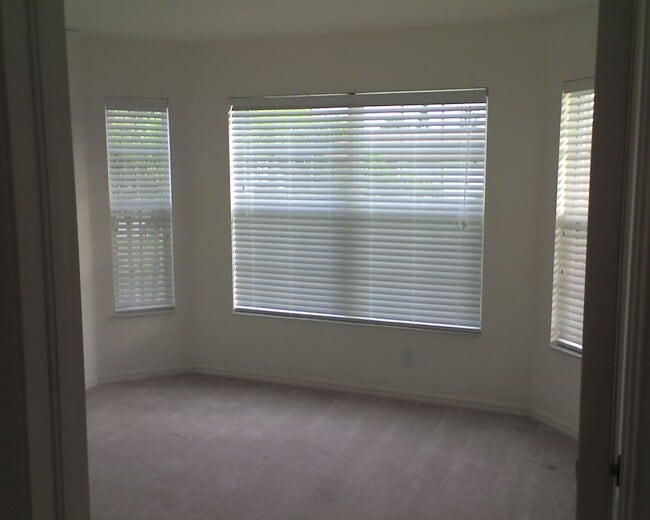 Building Photo - 1512 SE 20th St