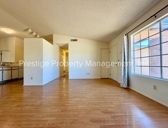 Building Photo - ***RENT SPECIAL*** 3/2 Beautiful Rita Ranch Home With Open Design!!!