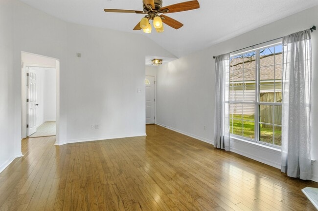 Building Photo - 618 Westchase Ct S