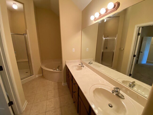 Building Photo - Gated Community - 3 Bedroom 2 Bathroom Cordova Rental Home