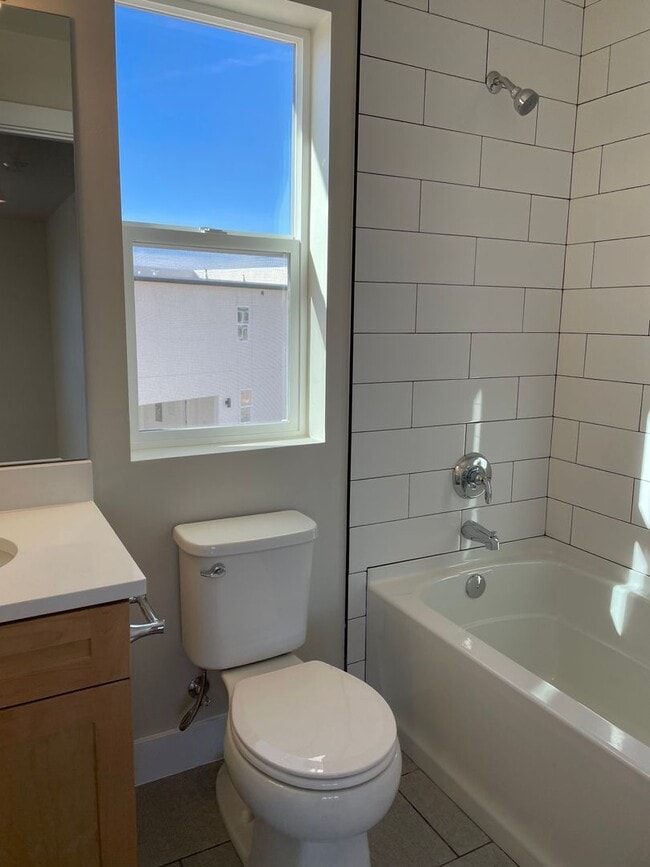 Building Photo - Home in Desert Color!