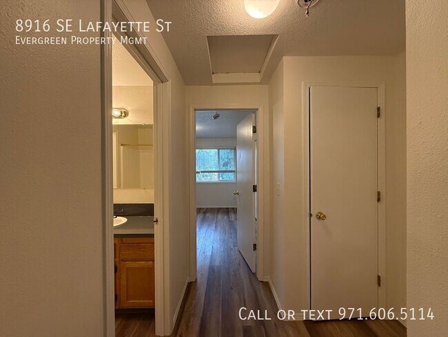 Building Photo - 8916 SE Lafayette St