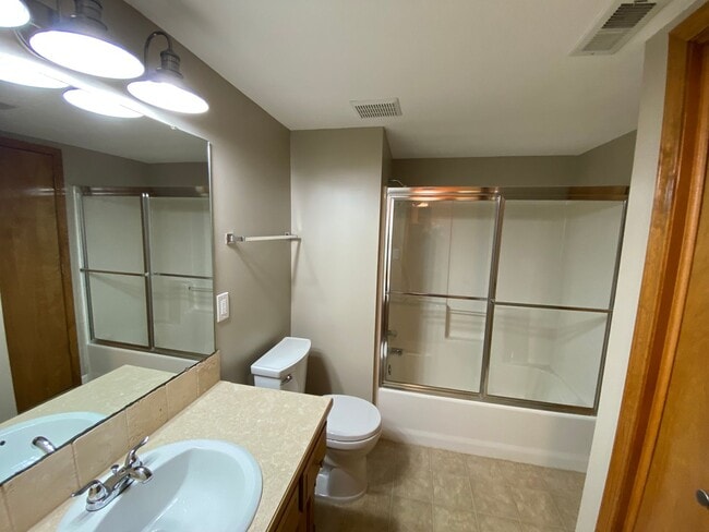 Building Photo - Great West Central Location