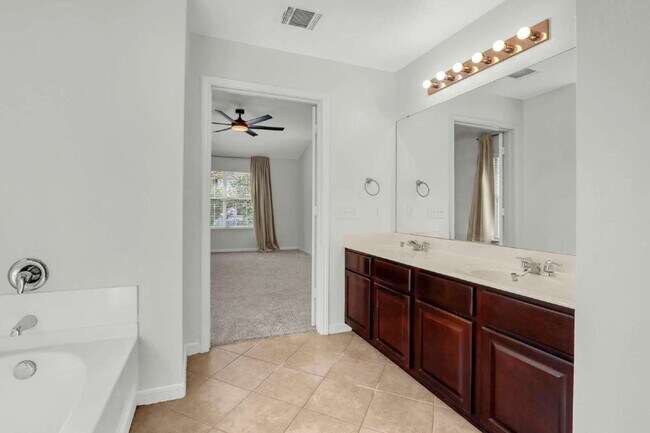 Building Photo - 10838 Black Wolf Bay