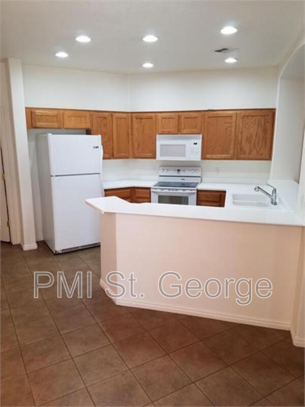 Building Photo - 3753 E Canyon Crest Ave