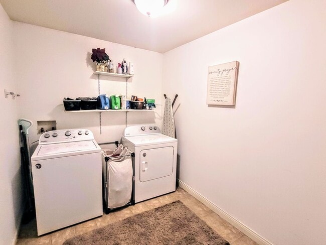 Building Photo - 1 story home with a fence