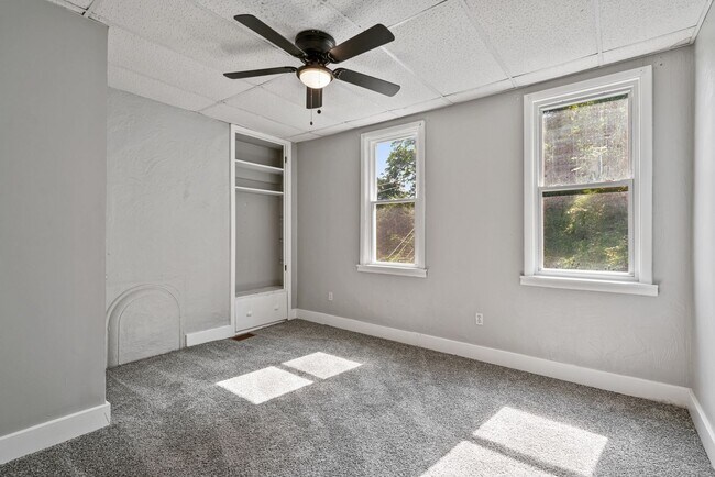 Building Photo - 3 Bedroom House in Southside - Off Street Parking and Central Air