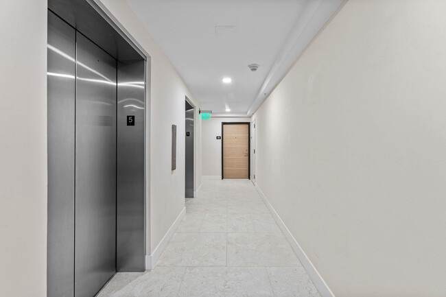 Building Photo - 5460 N Ocean Dr