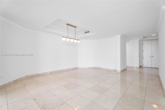 Building Photo - 848 Brickell Key Dr