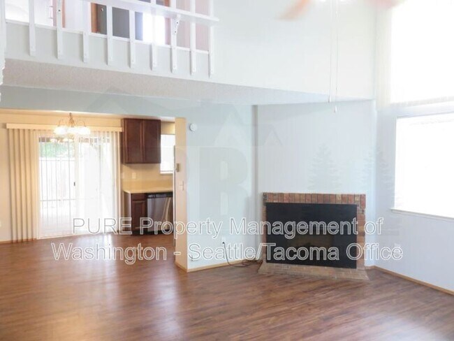 Building Photo - 511 Malibu Dr SE