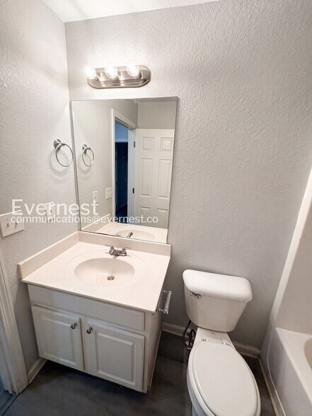 Building Photo - 7130 Brookview Way