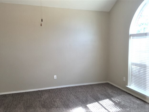 Building Photo - 8963 River Falls Dr