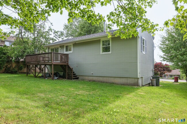 Building Photo - 49 Tudor Ln