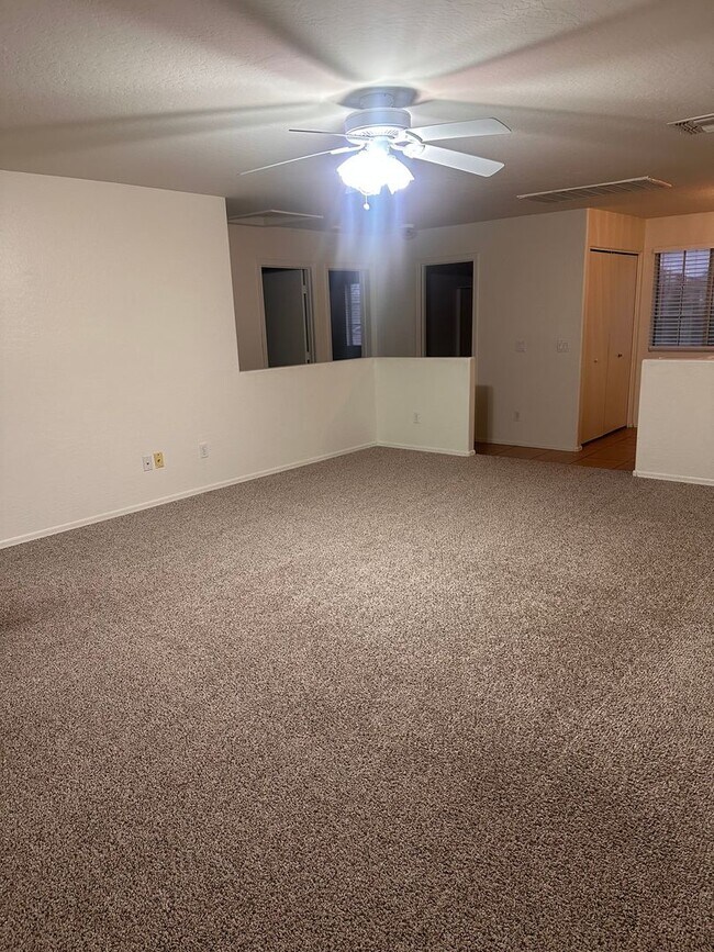 Building Photo - GREAT 4 BEDROOM 2 BATH HOME