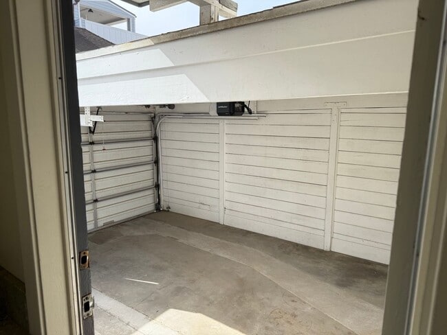 Building Photo - 2 Bedroom 2 Bath