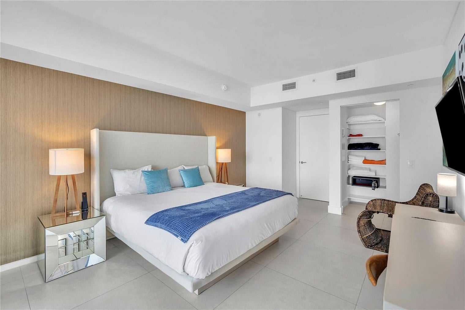 Building Photo - 4111 S Ocean Dr