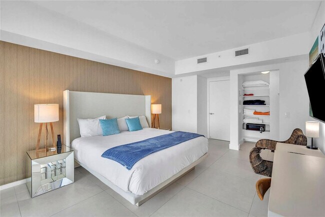 Building Photo - 4111 S Ocean Dr