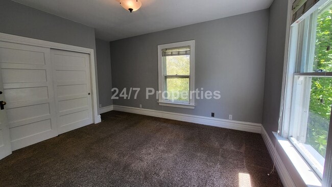 Building Photo - Beautiful Vintage 3 BD | 2.5 BA Home - Nob...