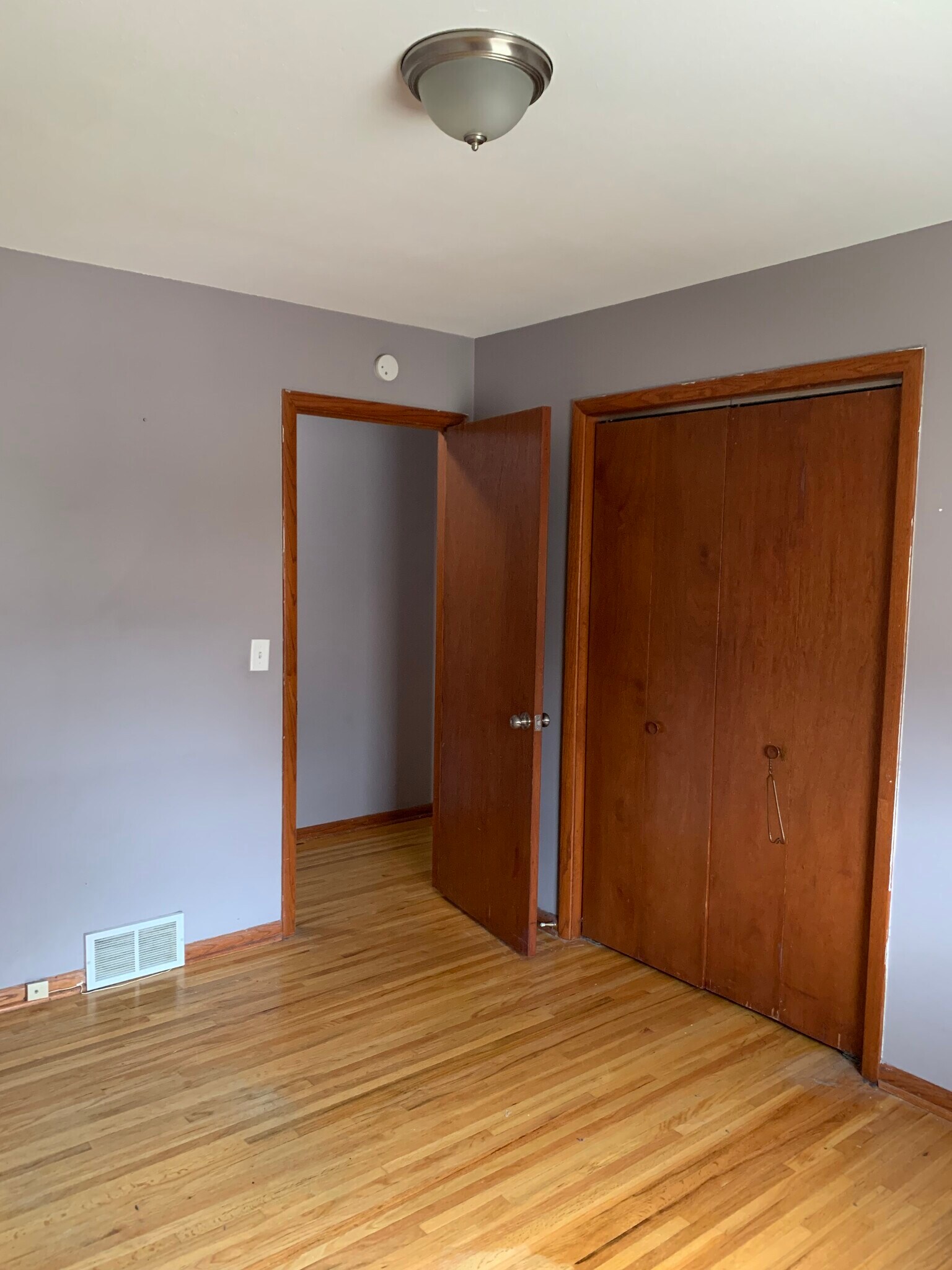 Building Photo - 2237 Hampshire Ave S