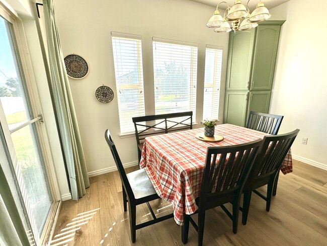 Building Photo - Kristilyn Lane