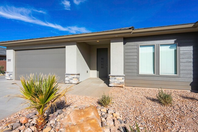 Building Photo - 4 bedroom 2 Bath Home in Desert Edge Cove ...