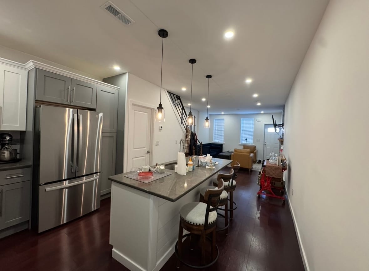 spacious kitchen - 3520 W Allegheny Ave