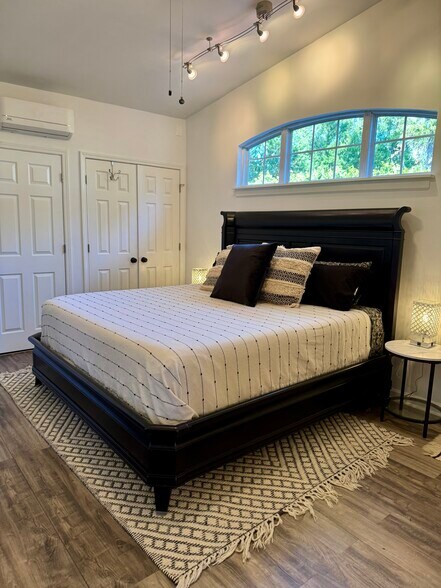 Building Photo - 3 Lang St