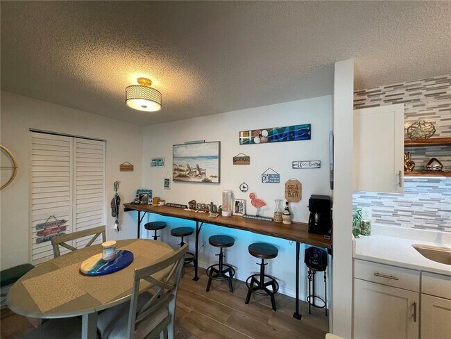 Building Photo - 455 Alt 19