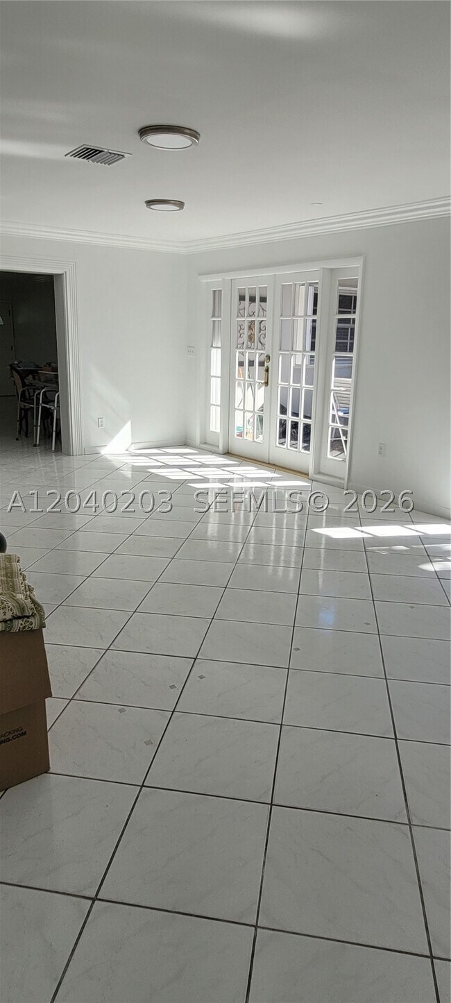 Building Photo - 5200 SW 89th Pl