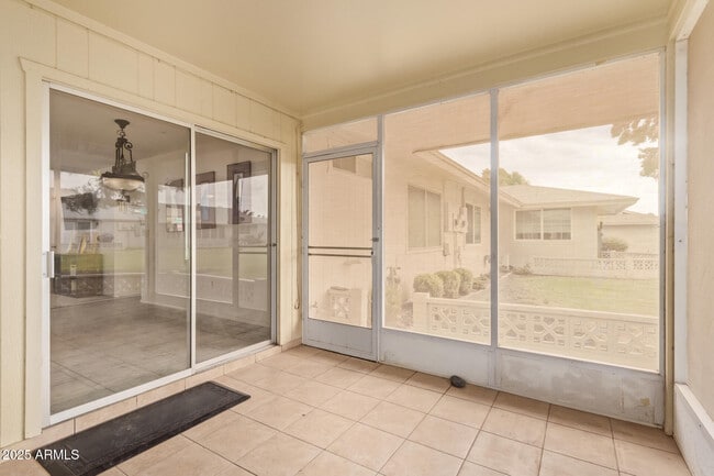 Building Photo - 13636 N Redwood Dr