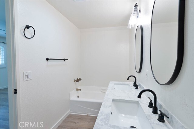 Building Photo - 10215 Variel Ave