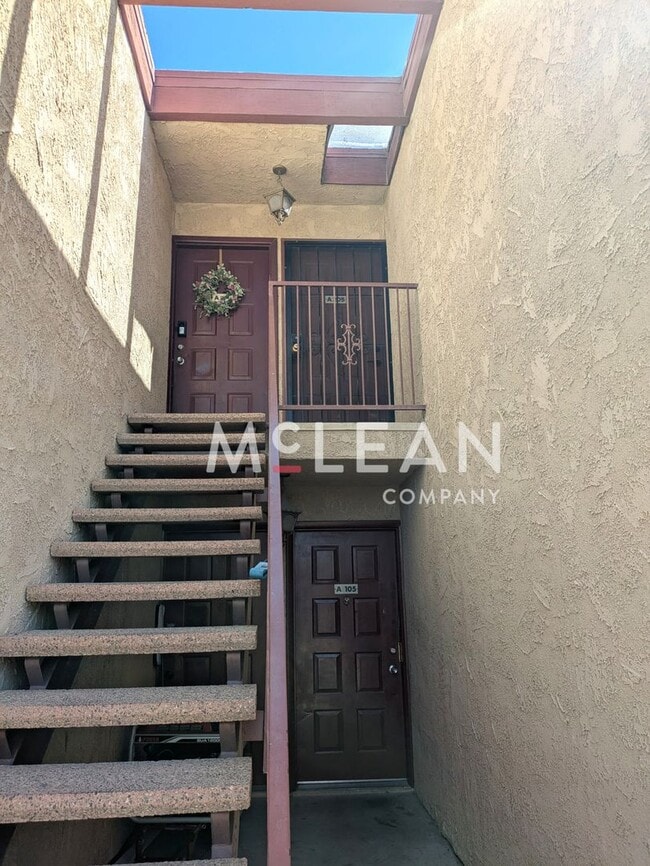 Building Photo - Stylish 1-Bedroom Upstairs Apartment with ...