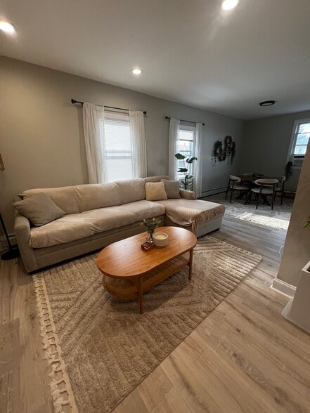 Building Photo - 52 Krakow St