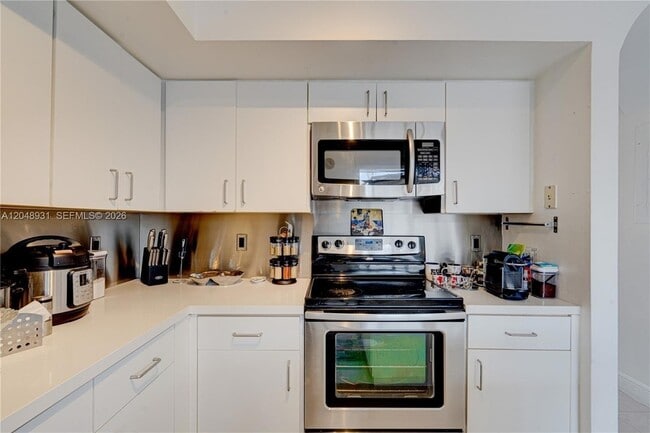 Building Photo - 8535 SW 152nd Ave