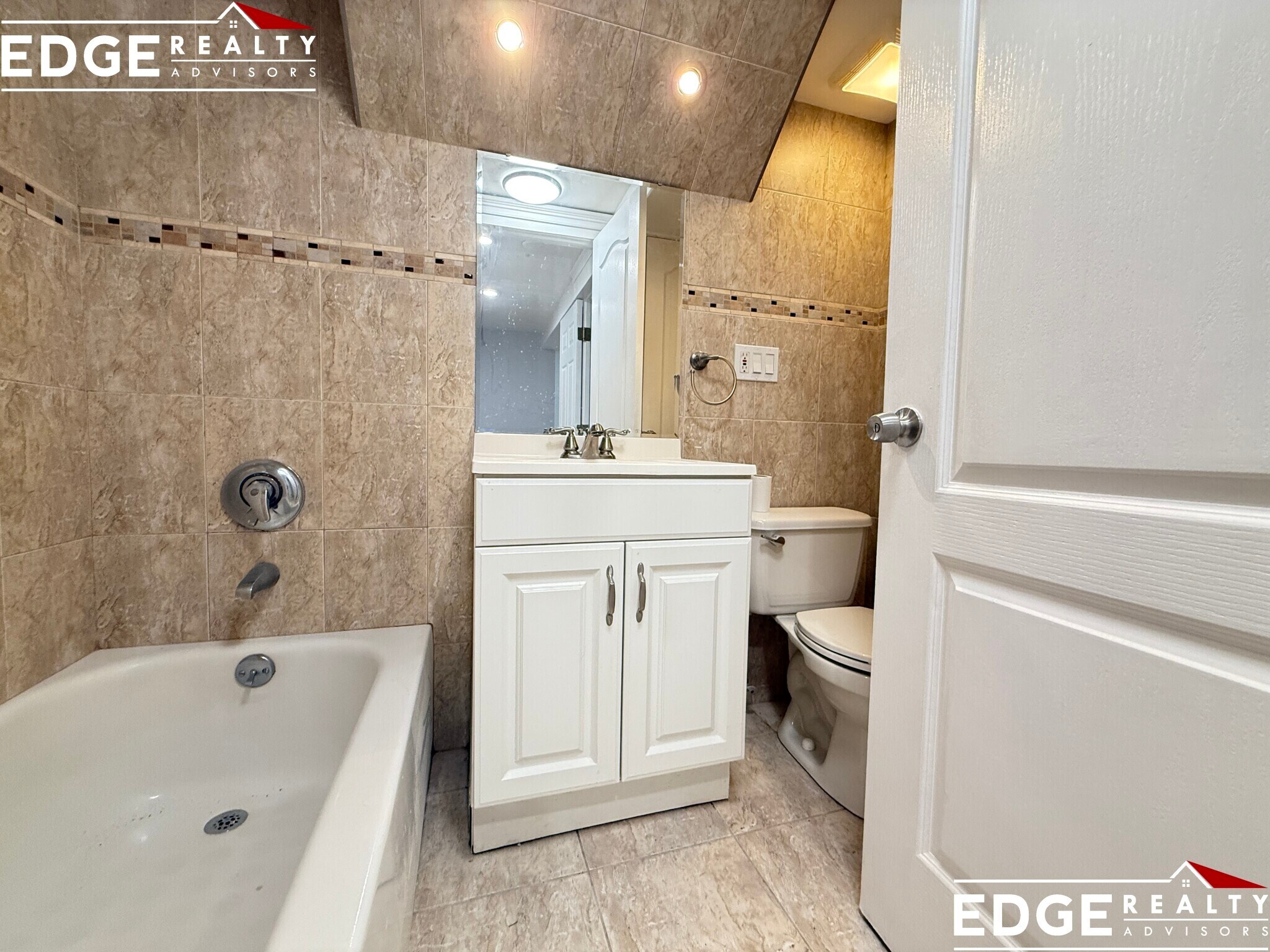 Building Photo - 8 Delaware Pl