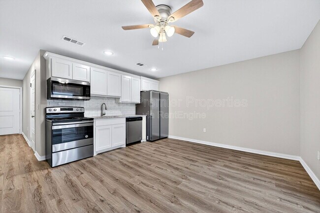 Building Photo - 2809 Peony Dr