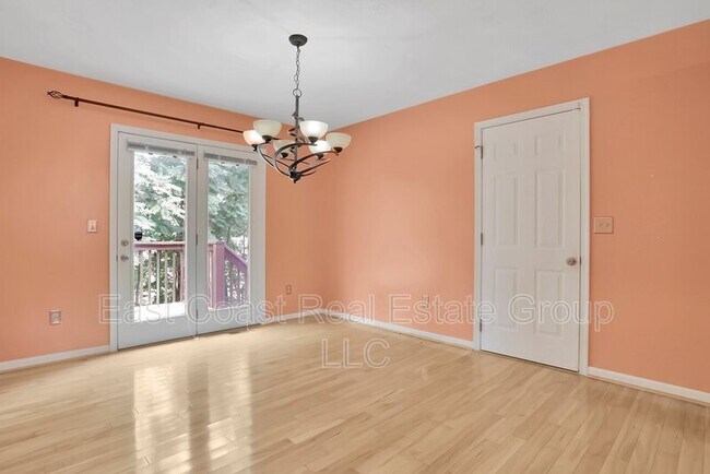 Building Photo - 184 Larkspur Ln