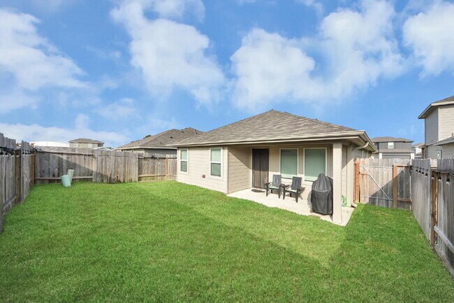Building Photo - Like-New Legacy Park Home with Modern Style & Room to Unwind!