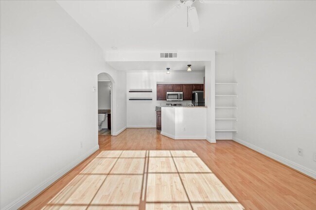 Building Photo - Fabulous Home!