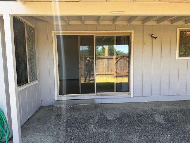 Building Photo - 1422 Lawnridge Ave