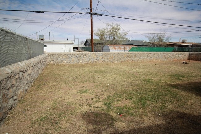 Building Photo - 5725 Waycross Ave