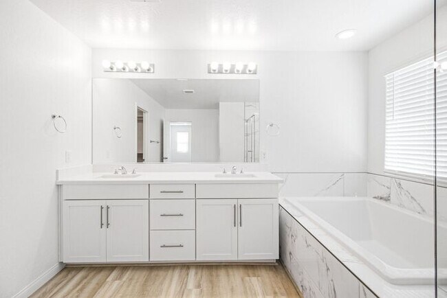Building Photo - Spacious 4-Bedroom Home with Pool, Spa & Covered Patio