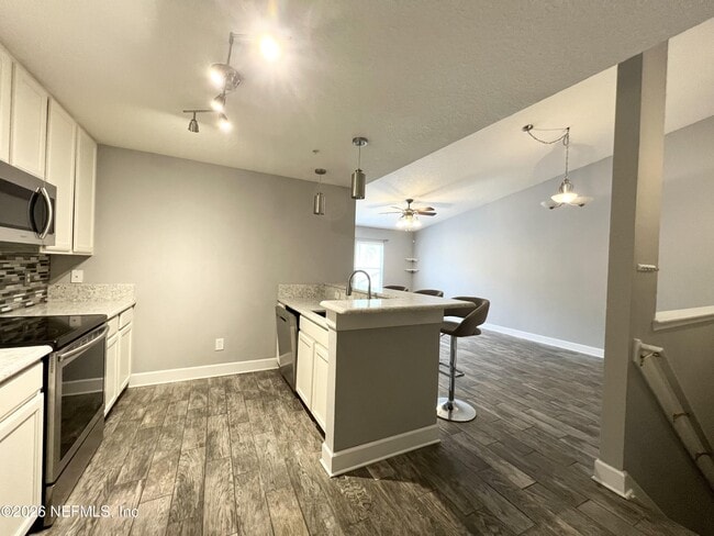 Building Photo - 7058 Snowy Canyon Dr