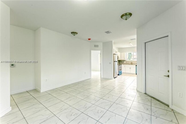 Building Photo - 3 bedroom in North Miami FL 33161