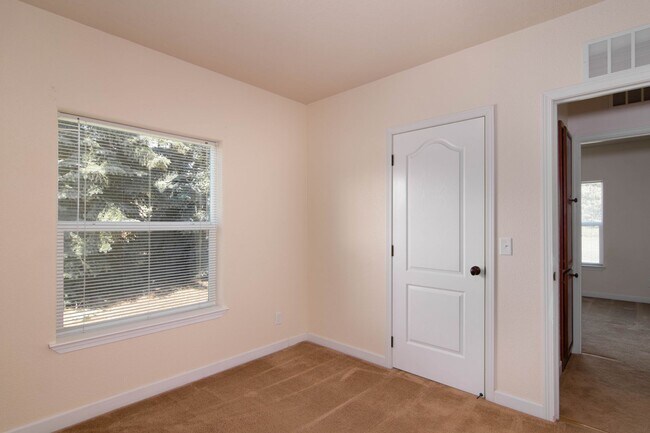 Building Photo - **Coming Soon** 3 Bed 2 Bath Manufactured Home on Acreage west of Spokane 12 minutes