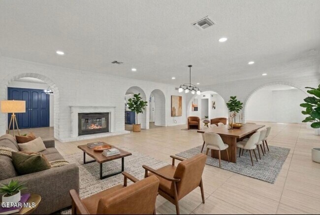 Building Photo - 5233 White Oak Dr