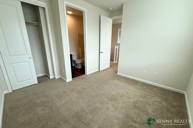 Building Photo - Spacious 2 Bedroom, 2.5 Bathroom Condo wit...