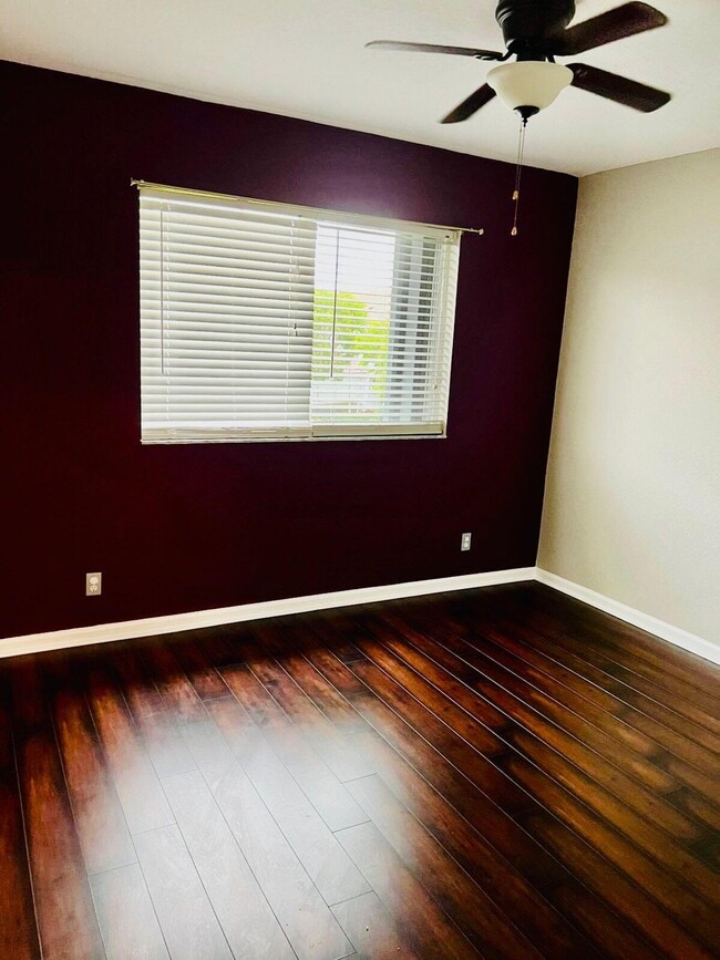 Building Photo - 2072 Oakhurst Way